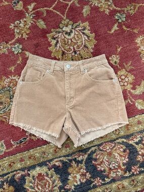 Tan corduroy shorts size small forever 21
5 pockets